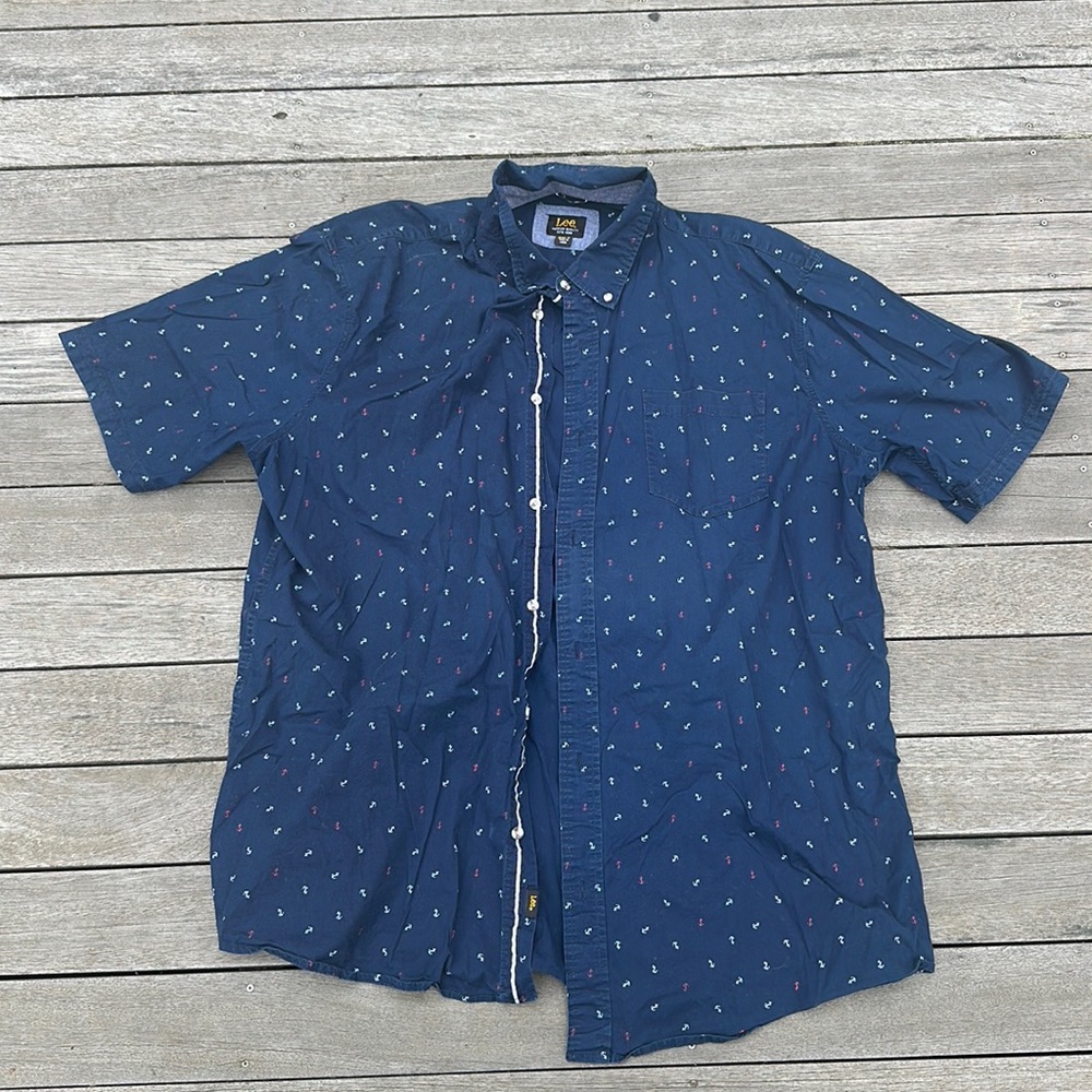 Mens button down shortsleeved shirt with little anchors